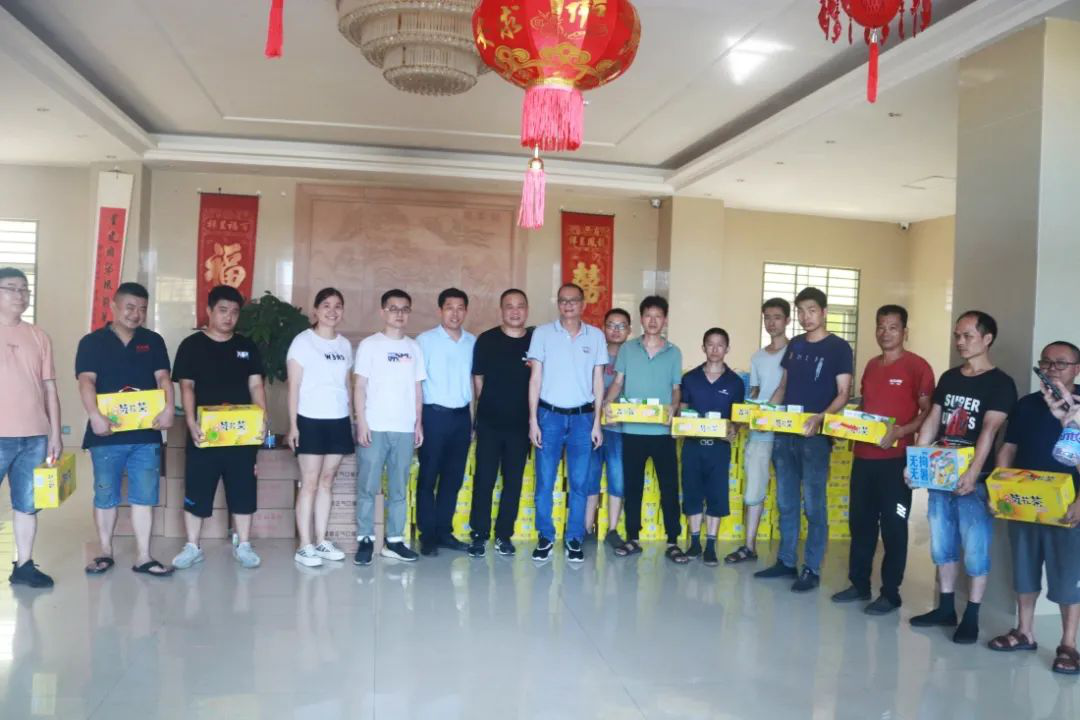 致敬烈日下的堅守，高溫慰問送清涼